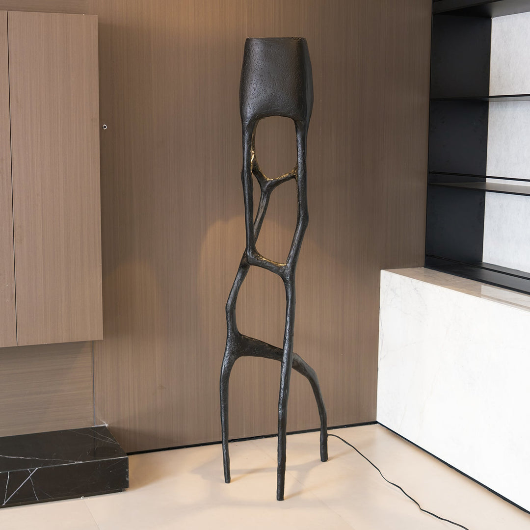 Lampa podłogowa rzeźba gotycka