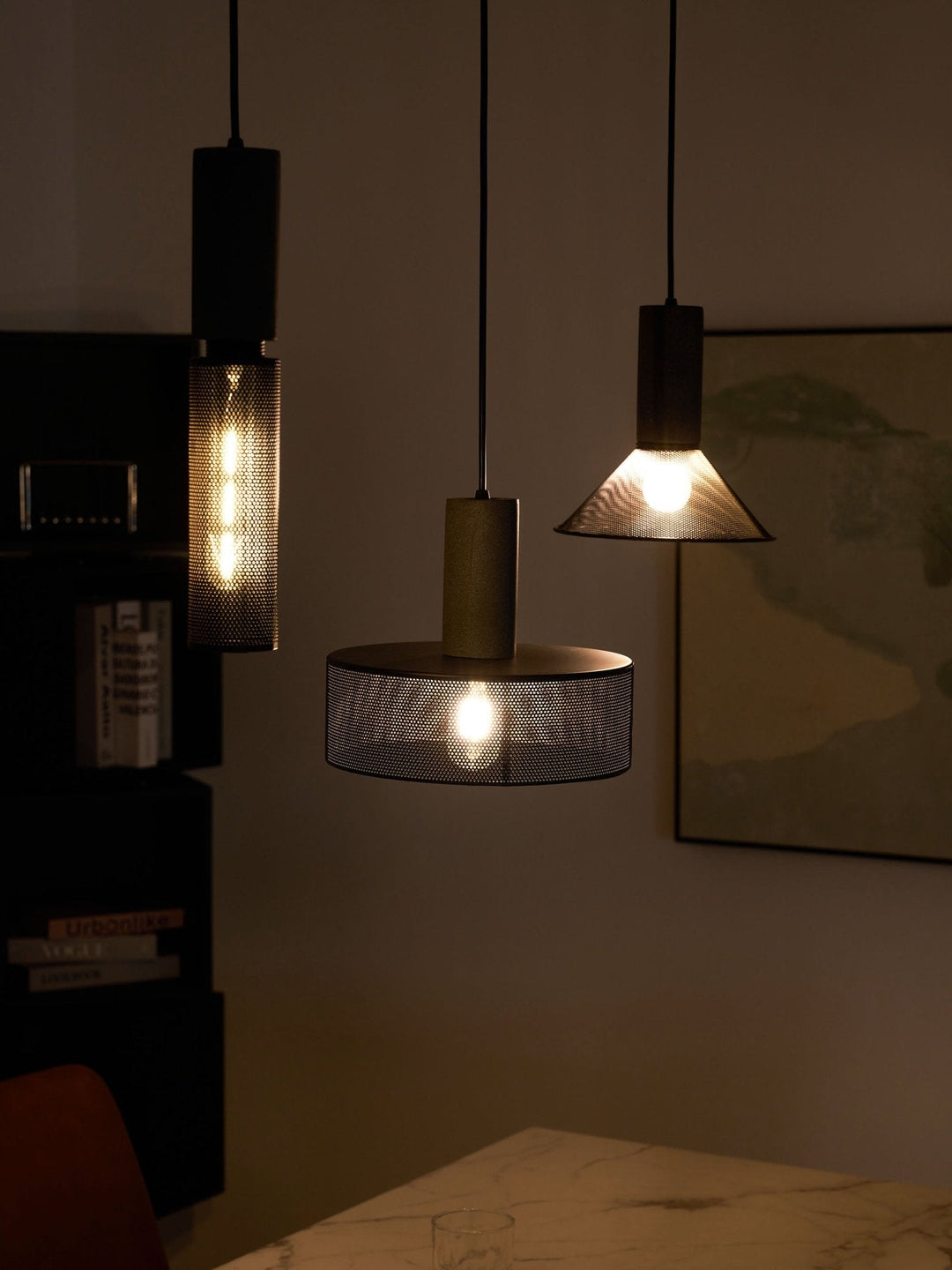 Lampa wisząca z siatki cementowej