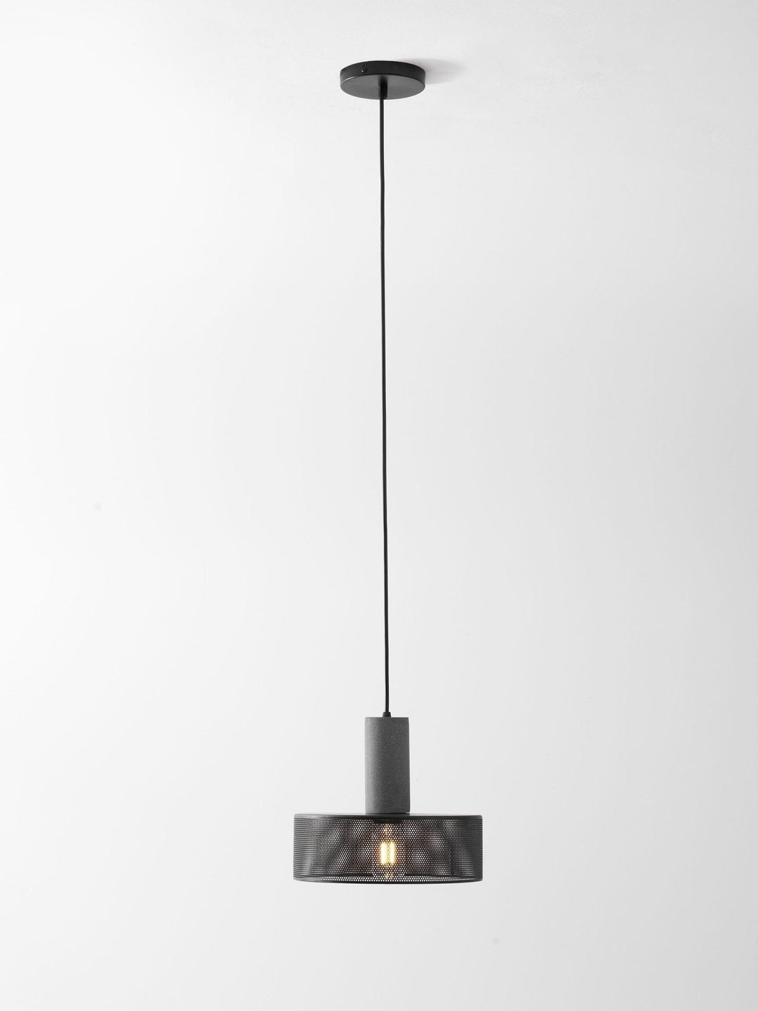 Lampa wisząca z siatki cementowej