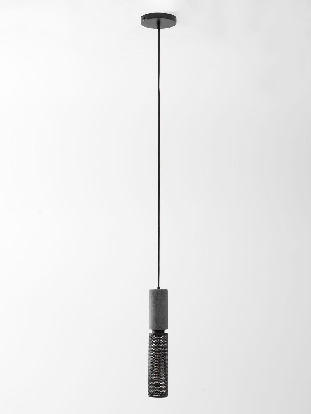 Lampa wisząca z siatki cementowej