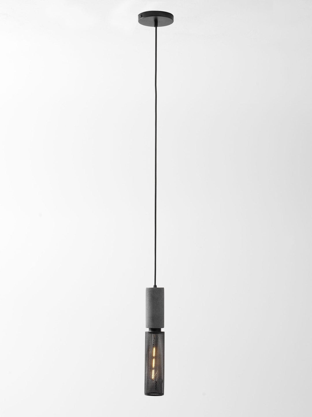 Lampa wisząca z siatki cementowej
