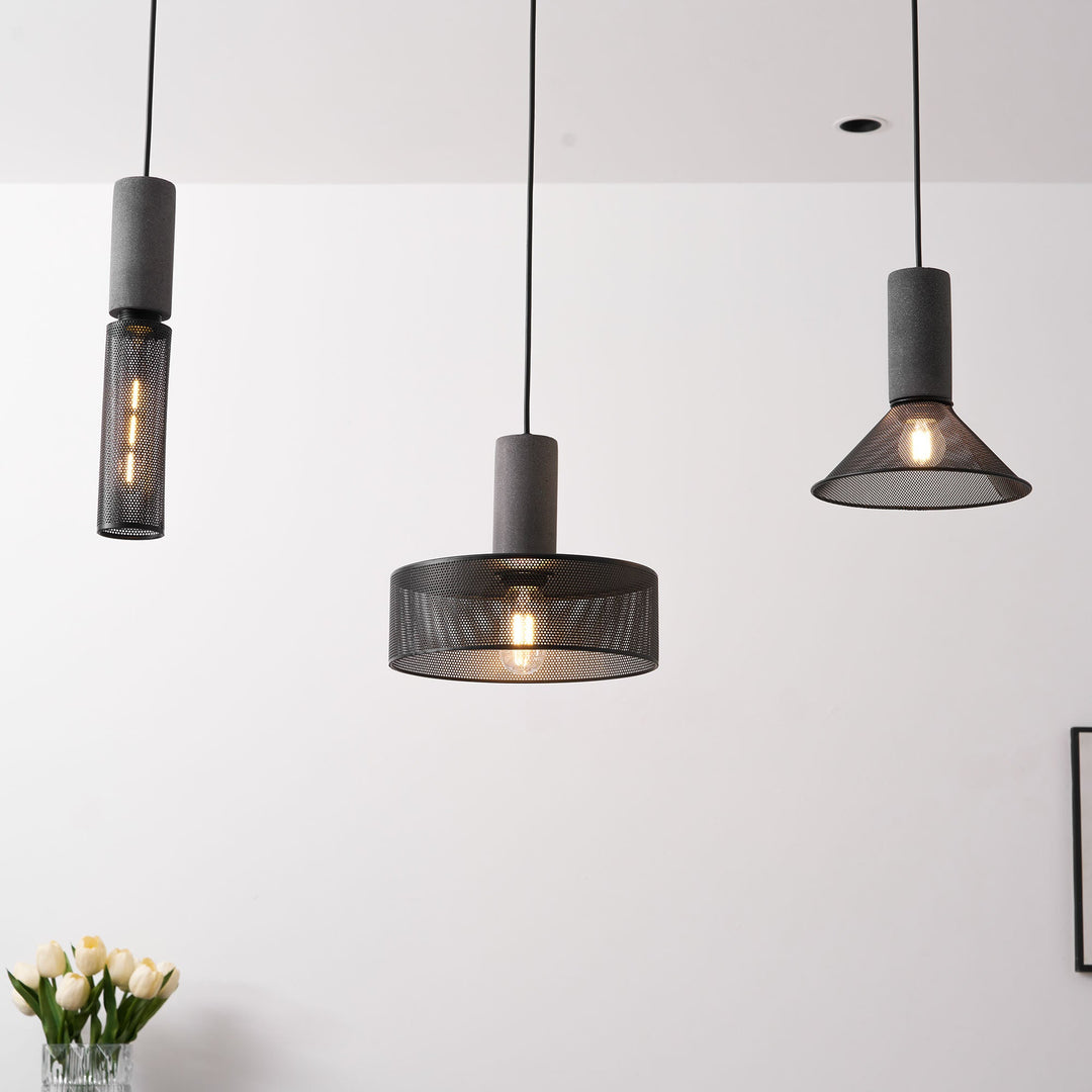 Lampa wisząca z siatki cementowej