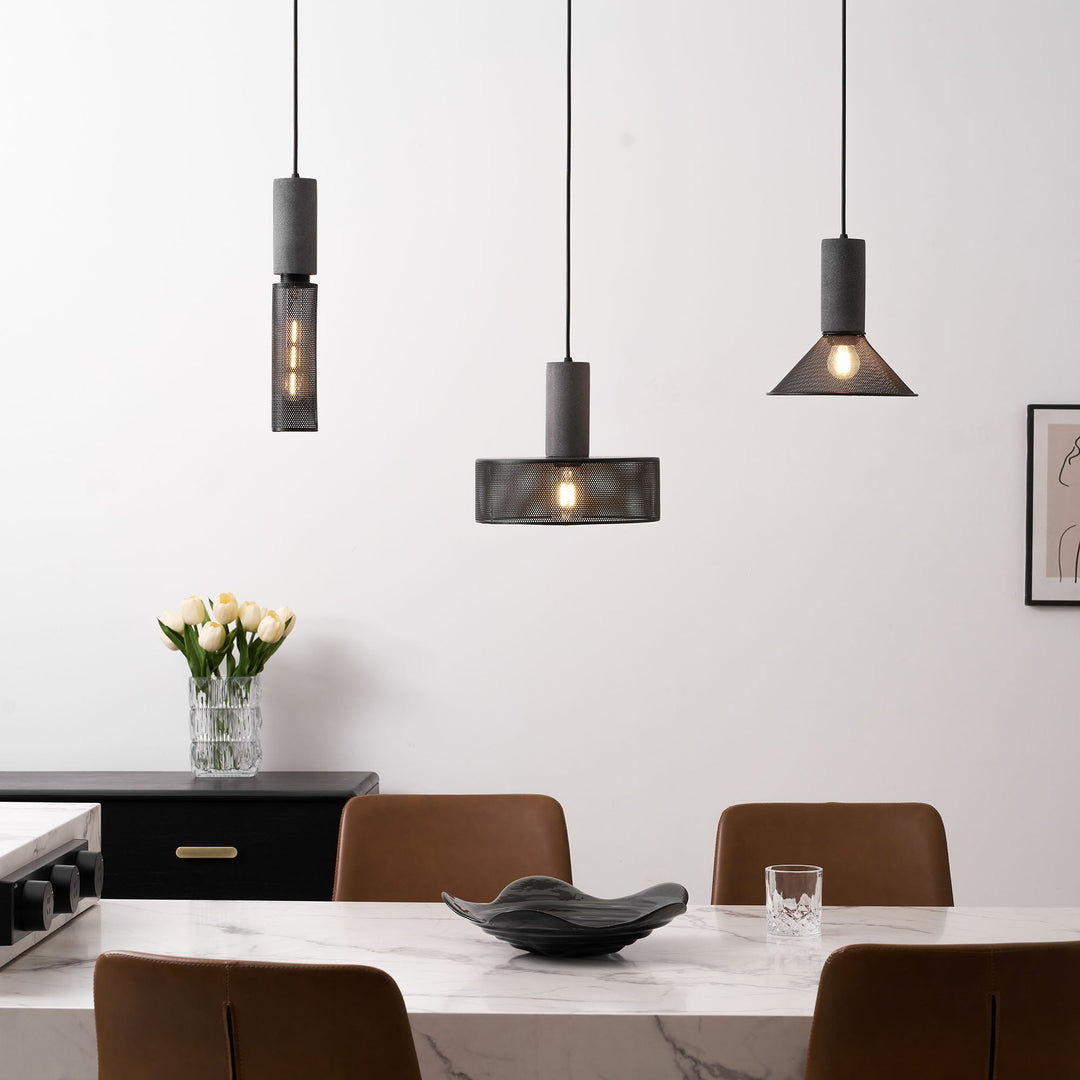 Lampa wisząca z siatki cementowej