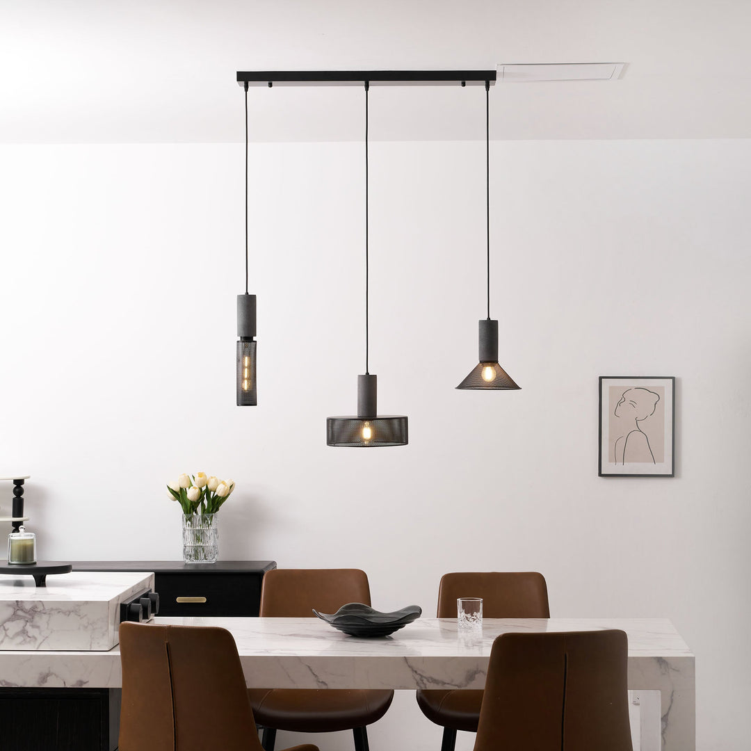 Lampa wisząca z siatki cementowej