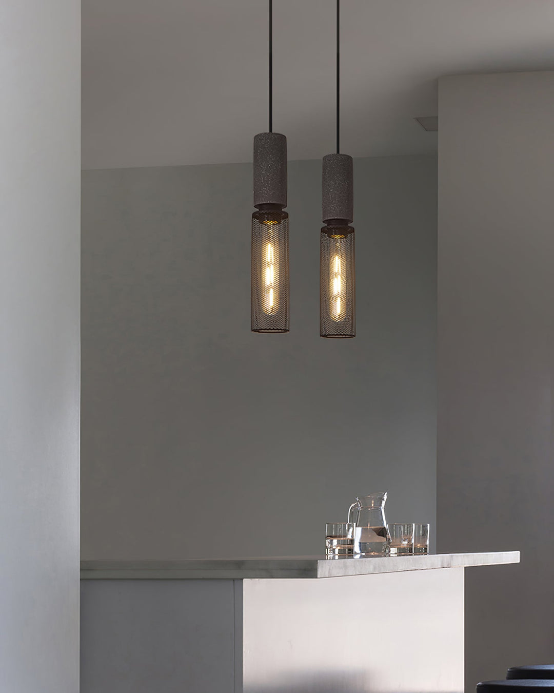 Lampa wisząca z siatki cementowej