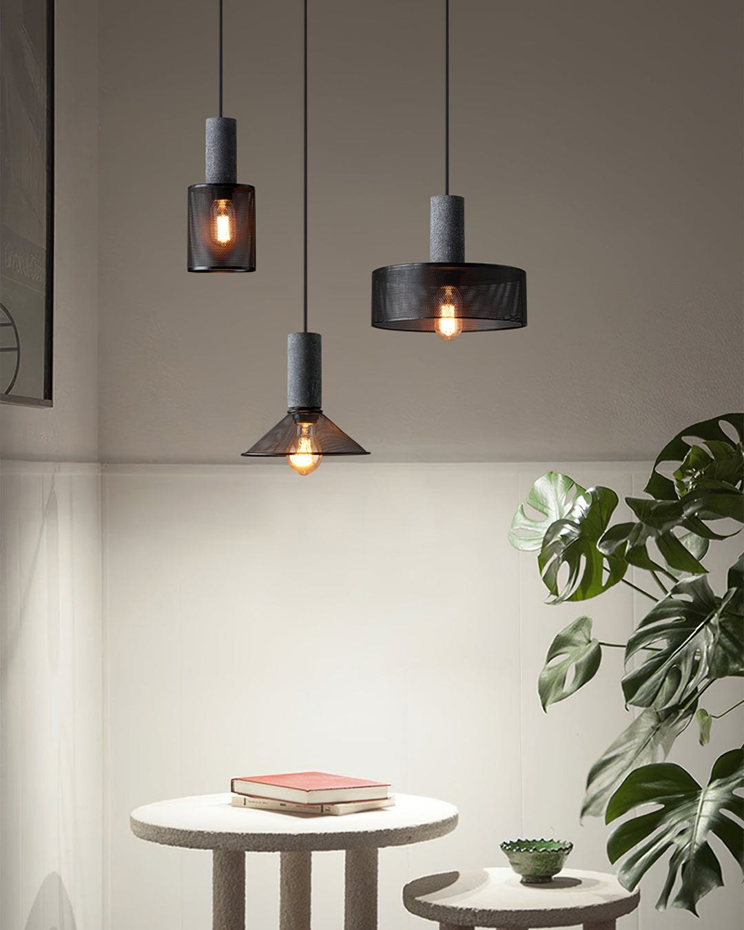 Lampa wisząca z siatki cementowej