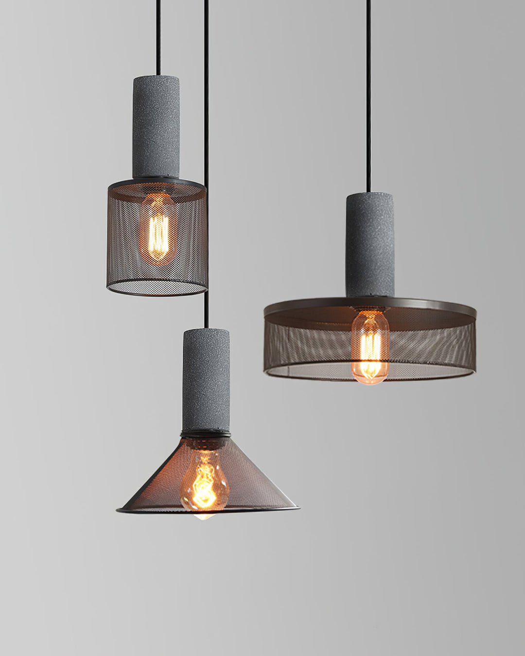 Lampa wisząca z siatki cementowej