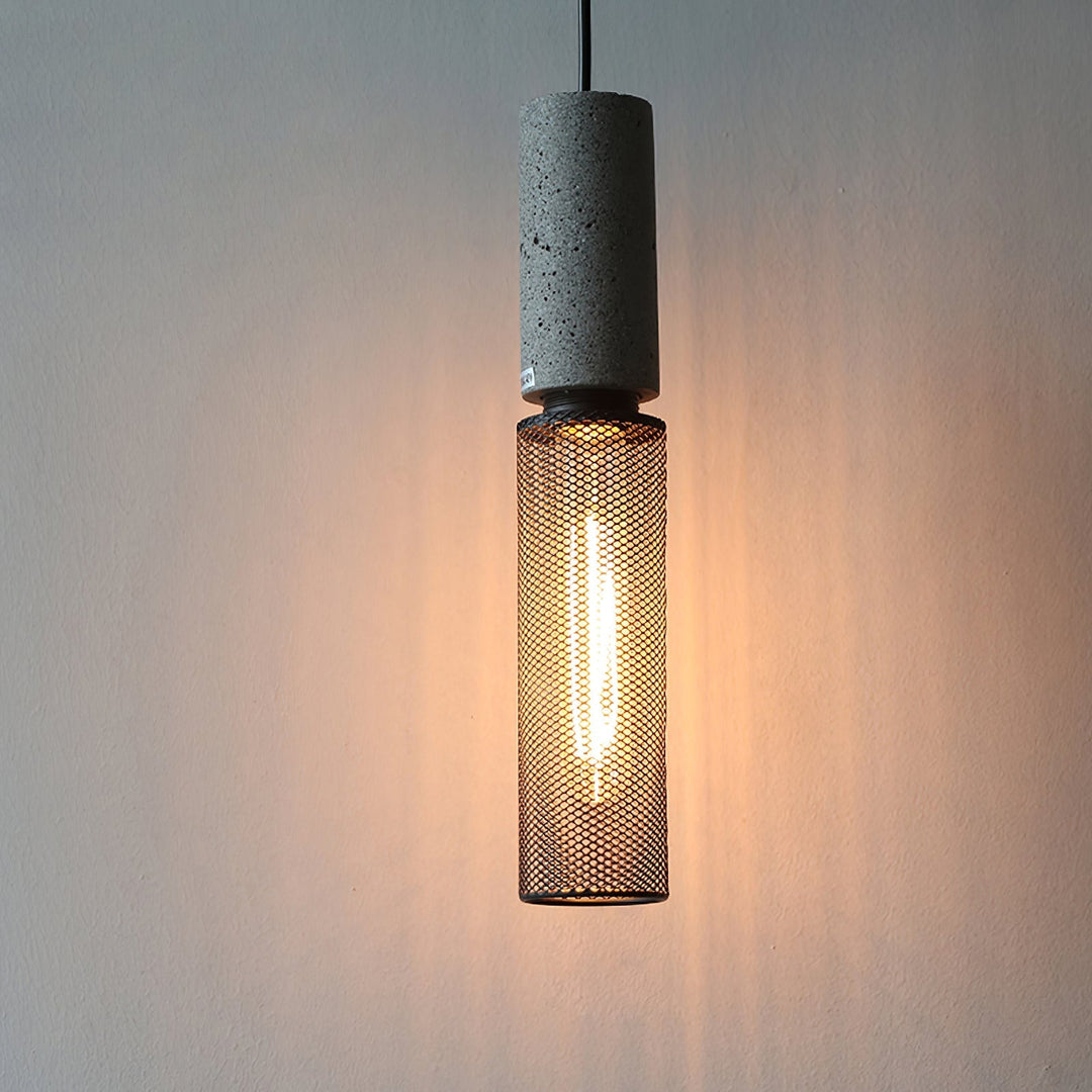 Lampa wisząca z siatki cementowej