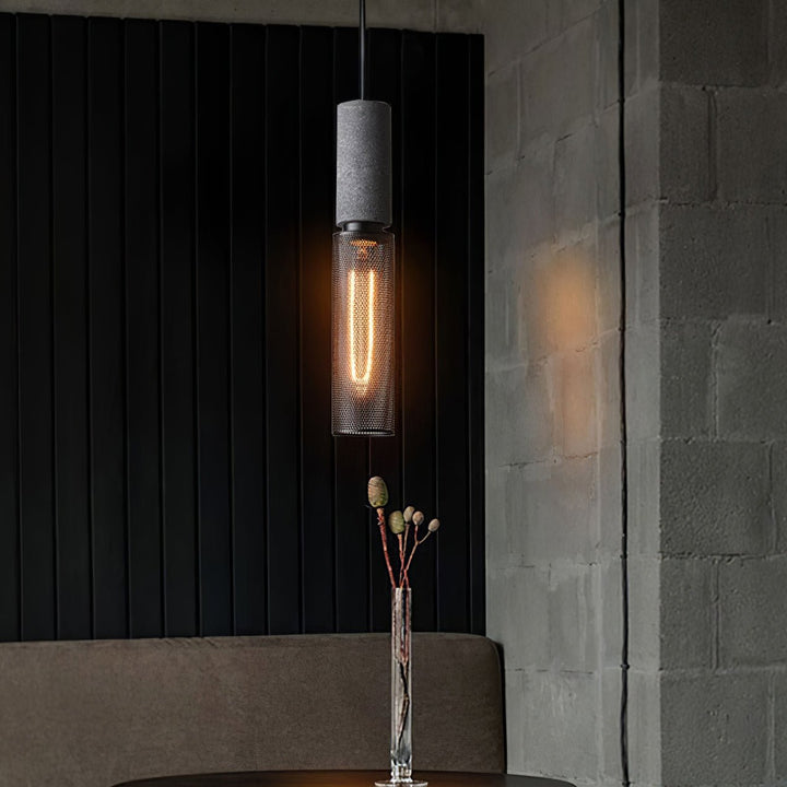 Lampa wisząca z siatki cementowej