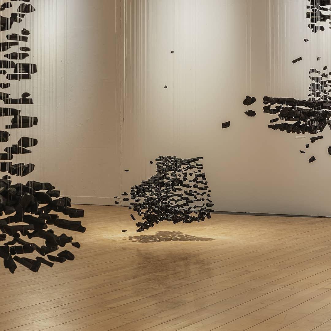 Kryształowe Żyrandole z Czarnego Węgla
