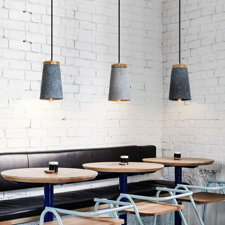 Lampa wisząca Coburg z drewna i cementu