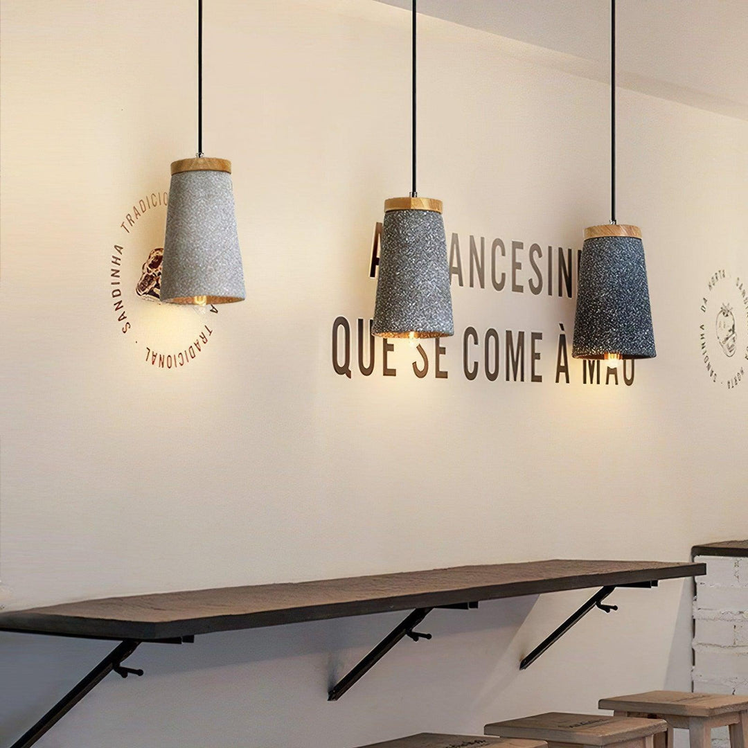 Lampa wisząca Coburg z drewna i cementu
