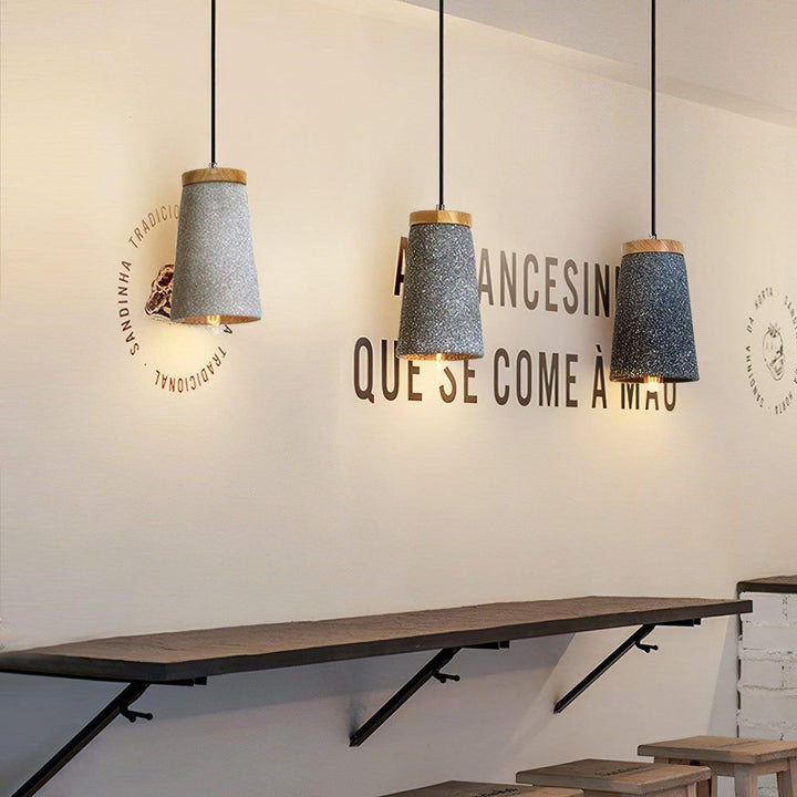 Lampa wisząca Coburg z drewna i cementu