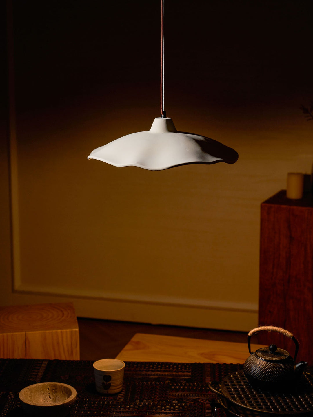 Betonowa Lampa Wisząca w Kształcie Płatka