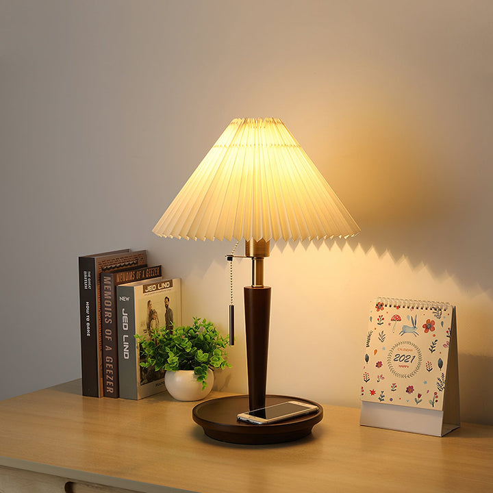 Lampa stołowa z plisowanym abażurem