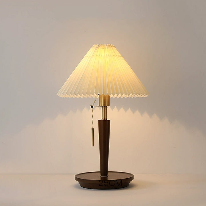 Lampa stołowa z plisowanym abażurem