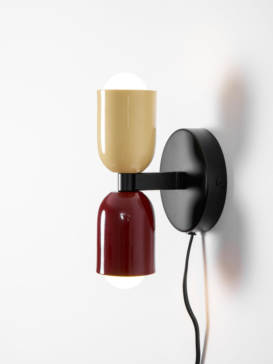 Lampka ścienna Couleur Double z wtyczką