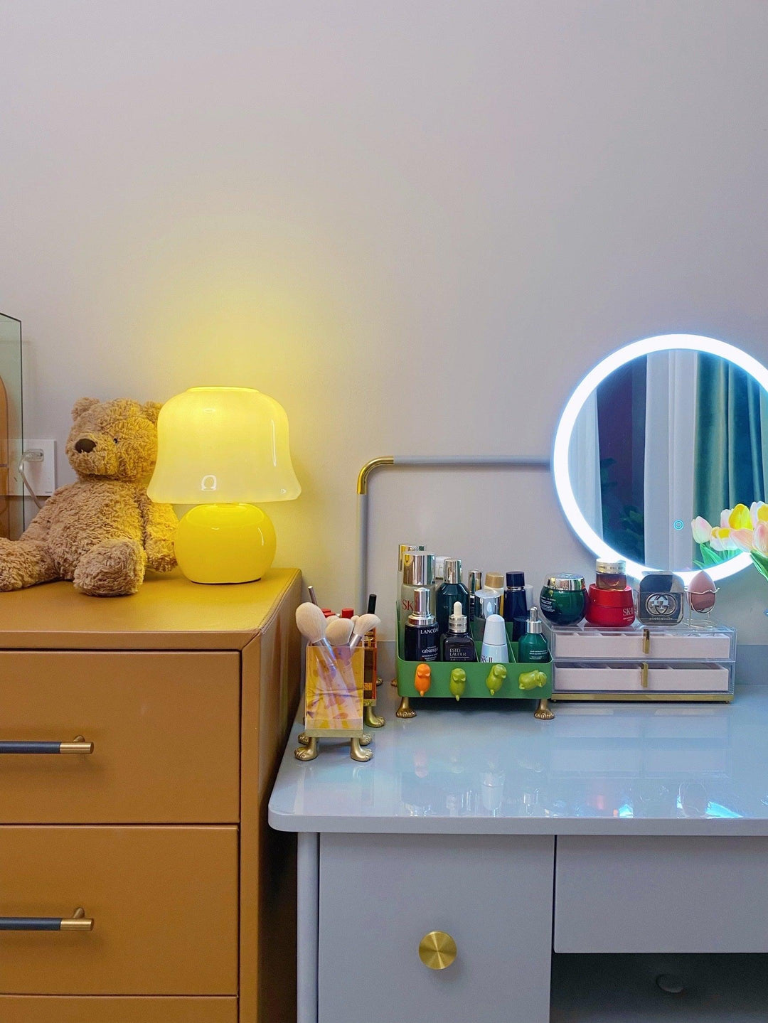 Kremowa Lampa Stołowa z Grzybkiem