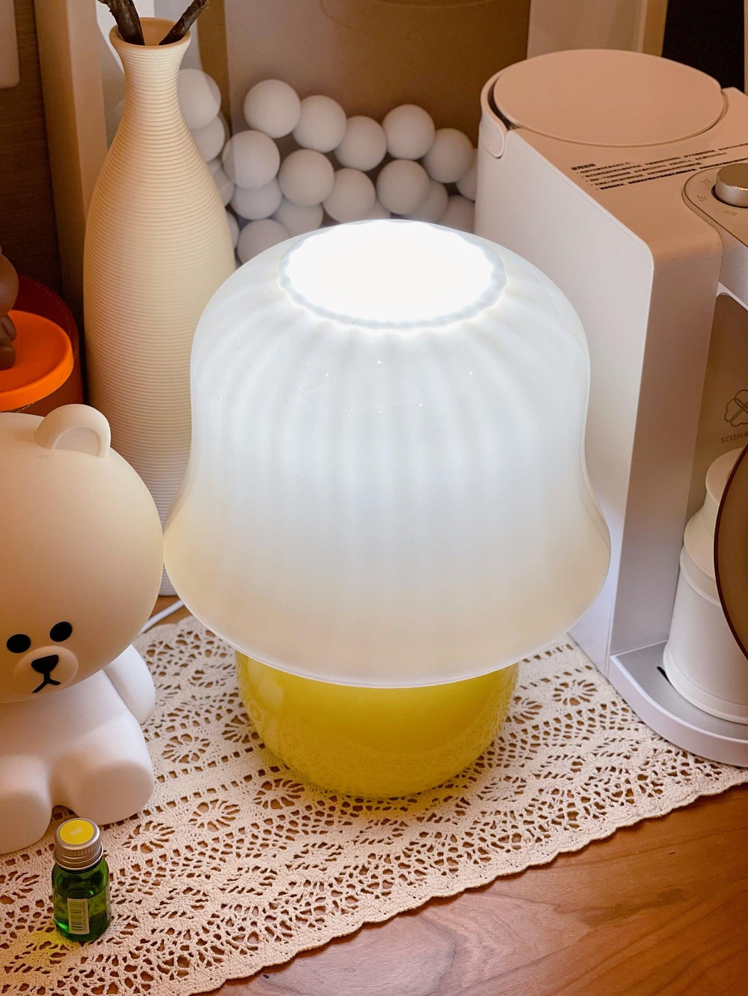 Kremowa Lampa Stołowa z Grzybkiem