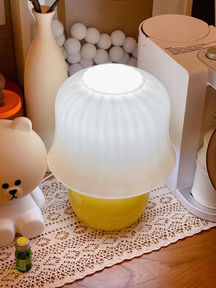 Kremowa Lampa Stołowa z Grzybkiem