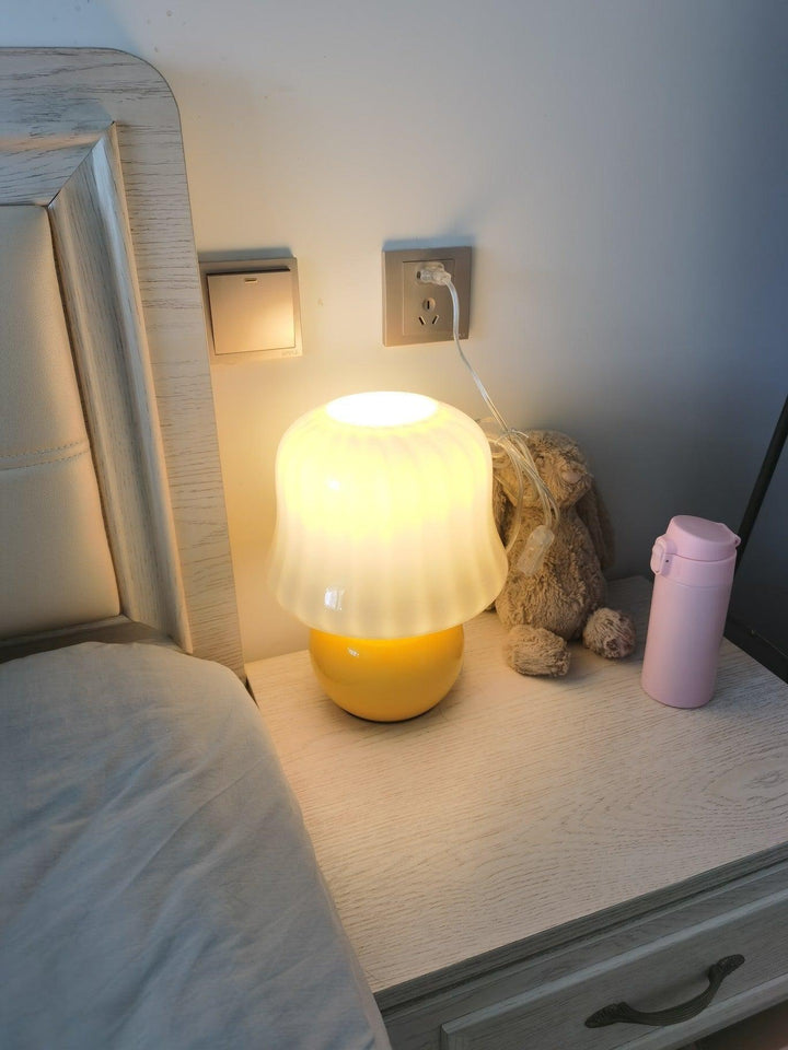 Kremowa Lampa Stołowa z Grzybkiem