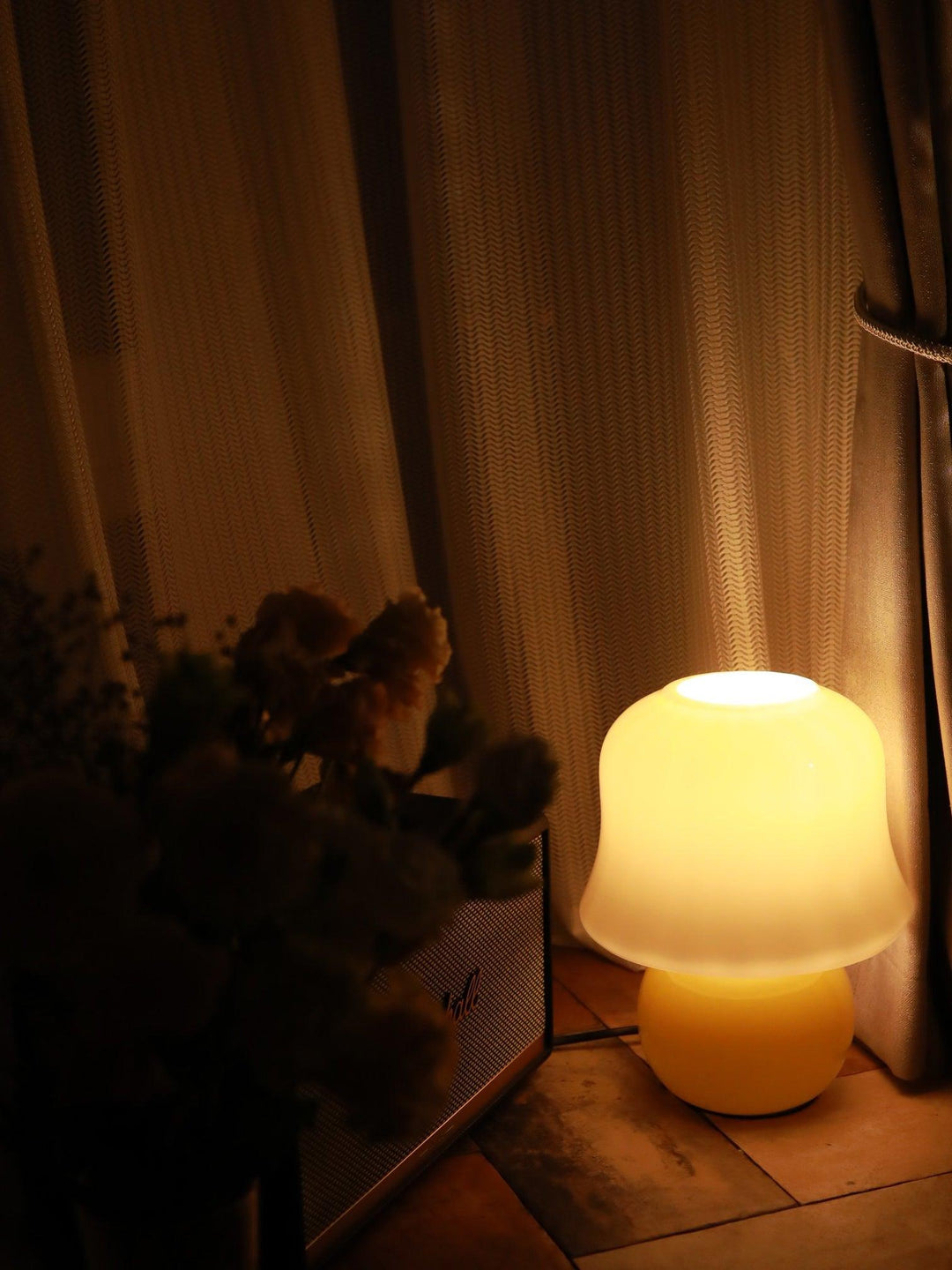 Kremowa Lampa Stołowa z Grzybkiem