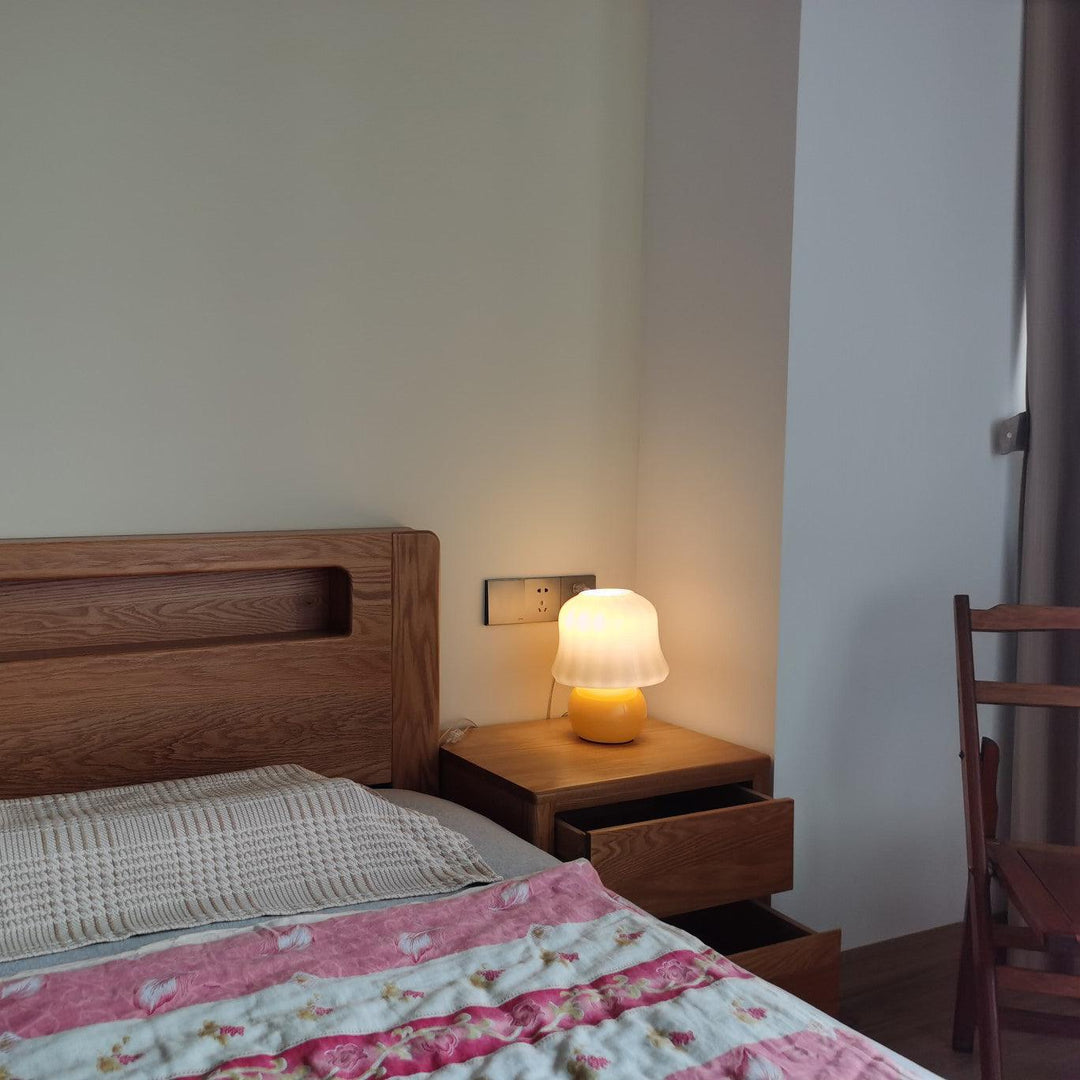 Kremowa Lampa Stołowa z Grzybkiem