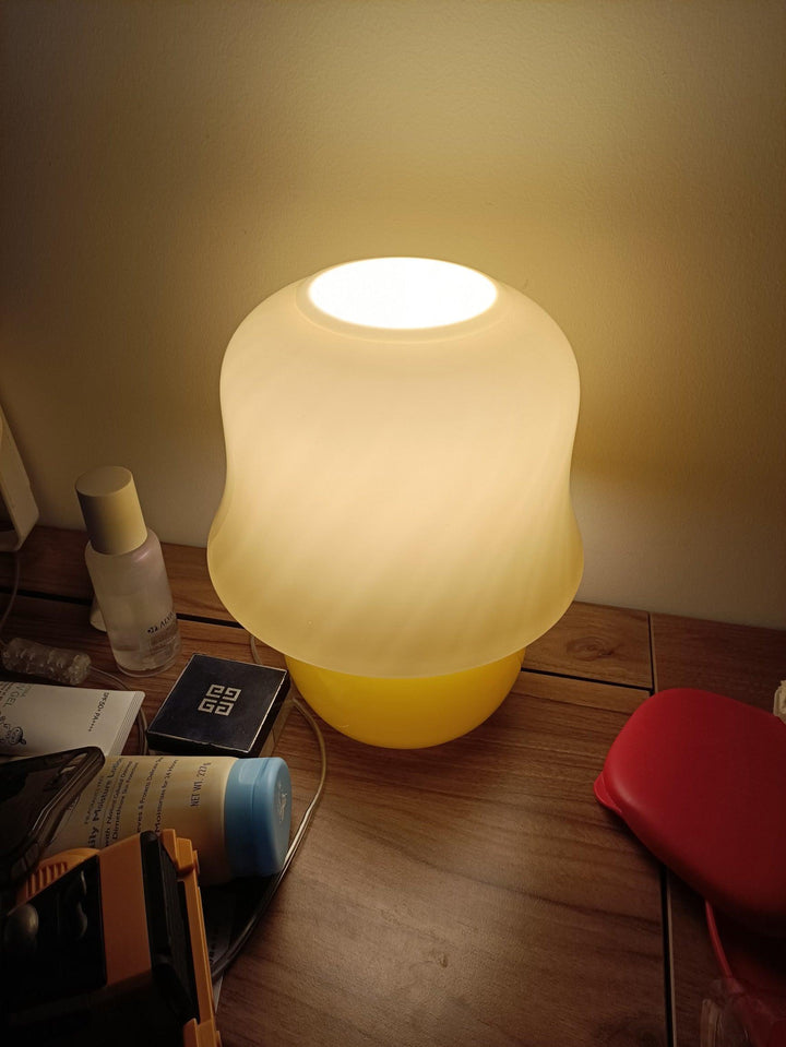 Kremowa Lampa Stołowa z Grzybkiem