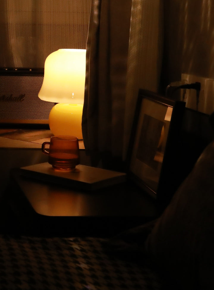 Kremowa Lampa Stołowa z Grzybkiem