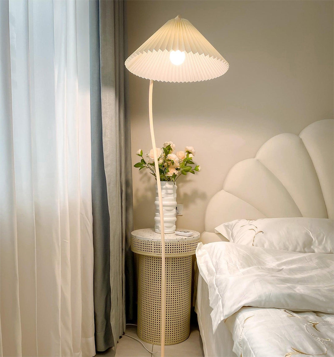 Lampa Podłogowa Crescini z Faldami