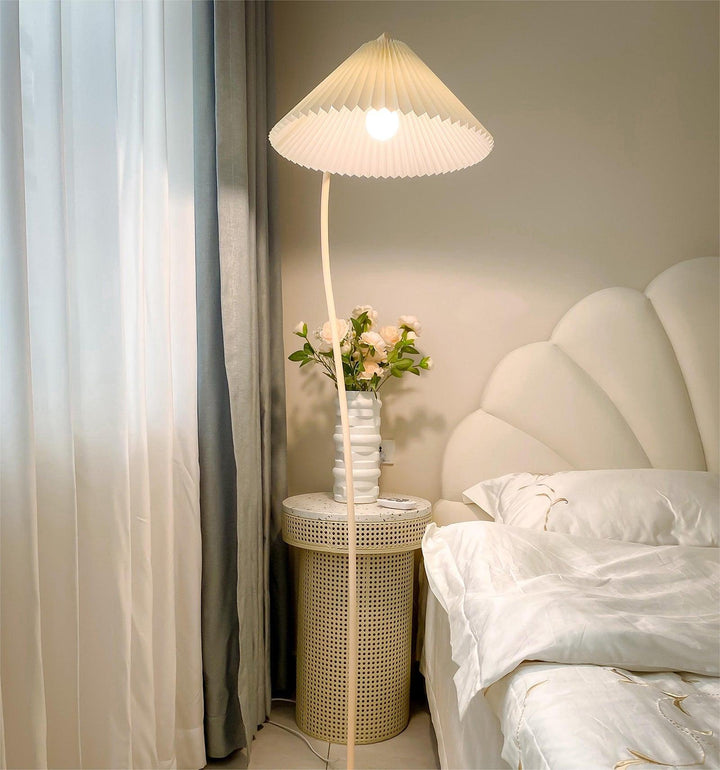 Lampa Podłogowa Crescini z Faldami