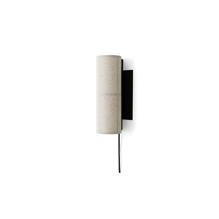 Lampa ścienna z cylindrycznym kloszem z tkaniny i wtyczką
