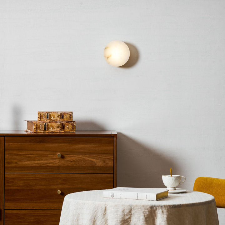 Cylindryczna Lampa Ścienna z Alabastru