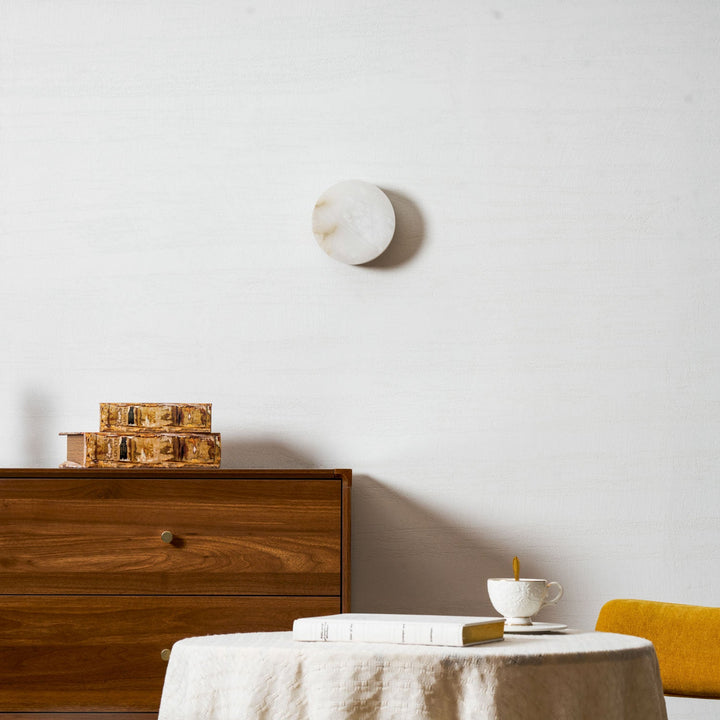 Cylindryczna Lampa Ścienna z Alabastru