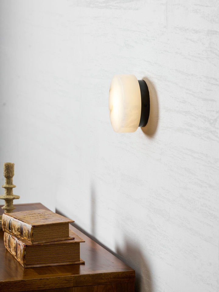 Cylindryczna Lampa Ścienna z Alabastru