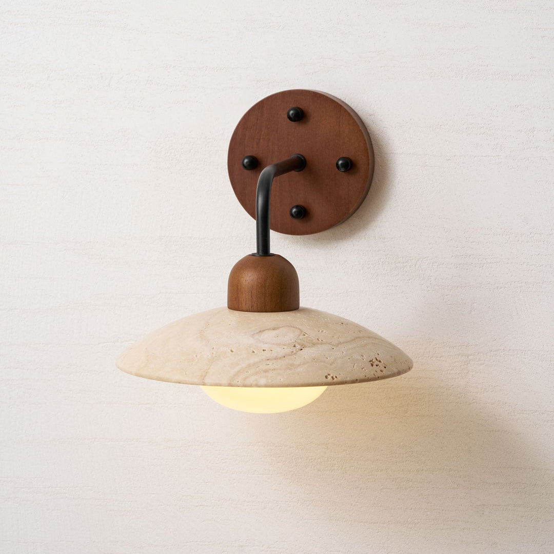 Lampa ścienna z ramieniem w kształcie kopuły