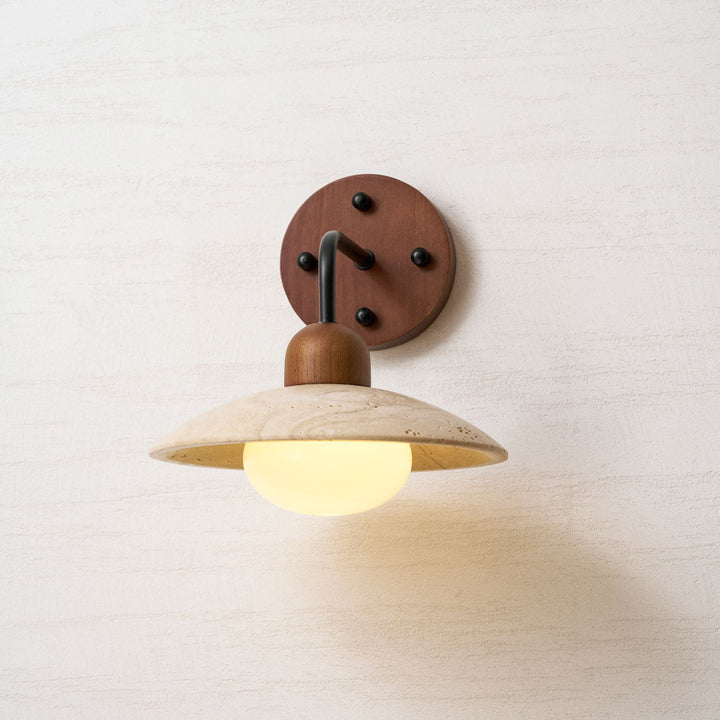 Lampa ścienna z ramieniem w kształcie kopuły