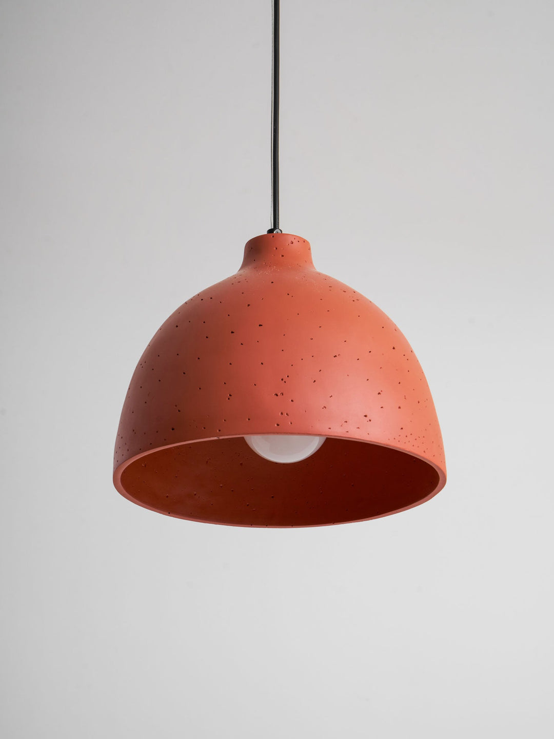 Lampa wisząca z żywicy w kształcie miski