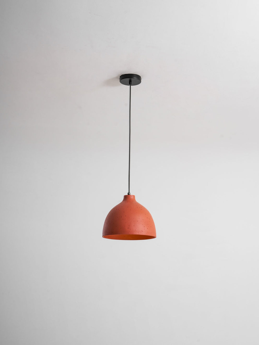 Lampa wisząca z żywicy w kształcie miski