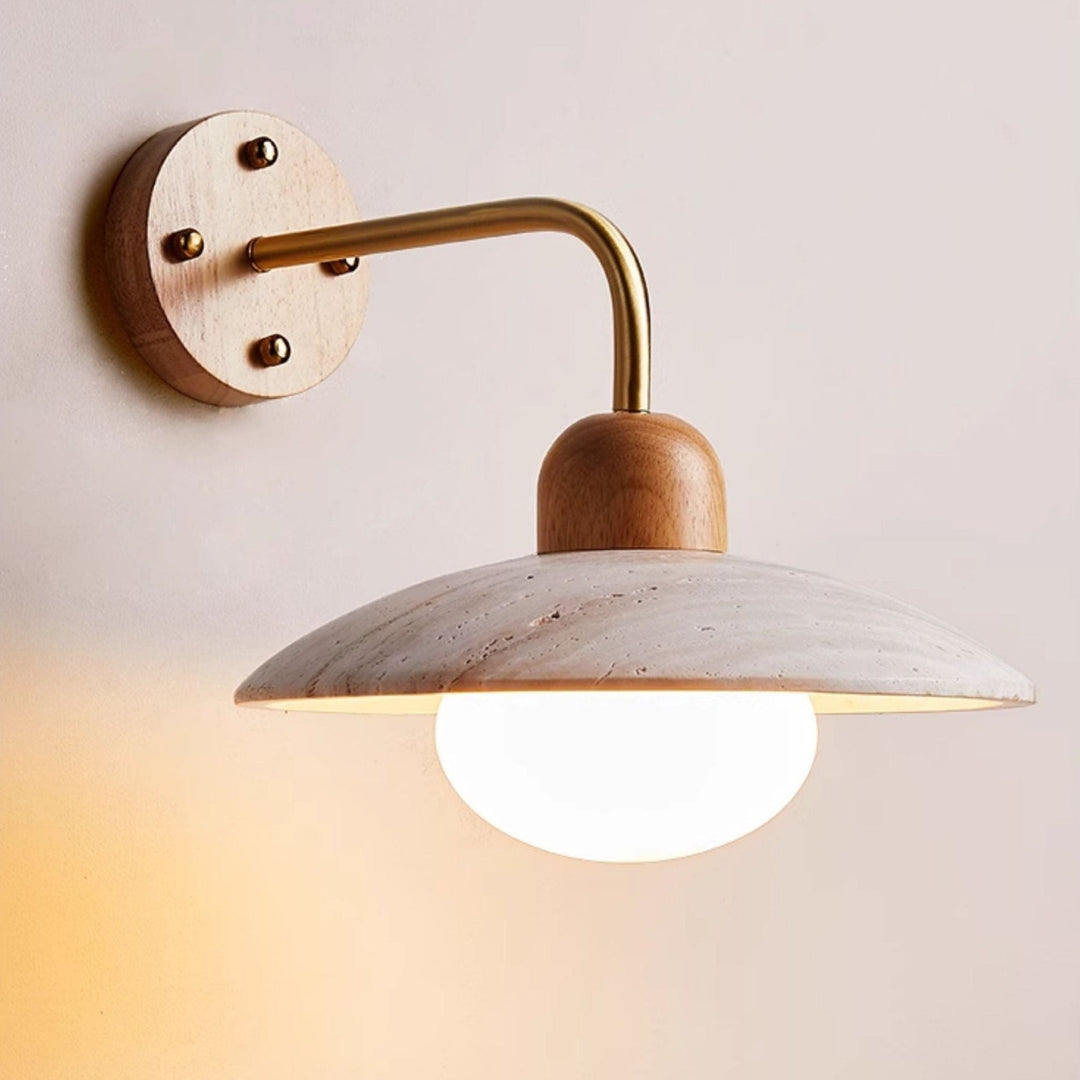 Lampa ścienna z ramieniem w kształcie kopuły