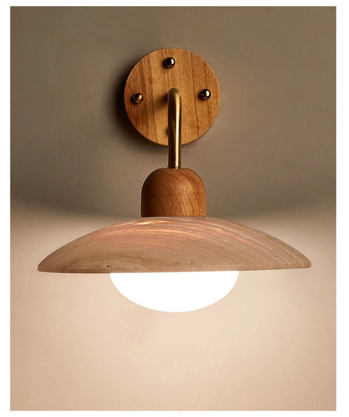 Lampa ścienna z ramieniem w kształcie kopuły