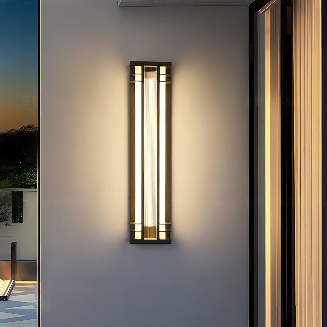 Lampa ścienna na zewnątrz z podwójną osią