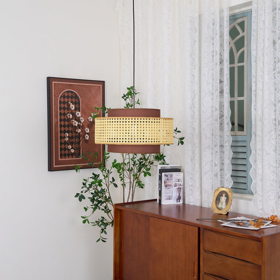 Lampa wisząca z abażurem w kształcie bębna