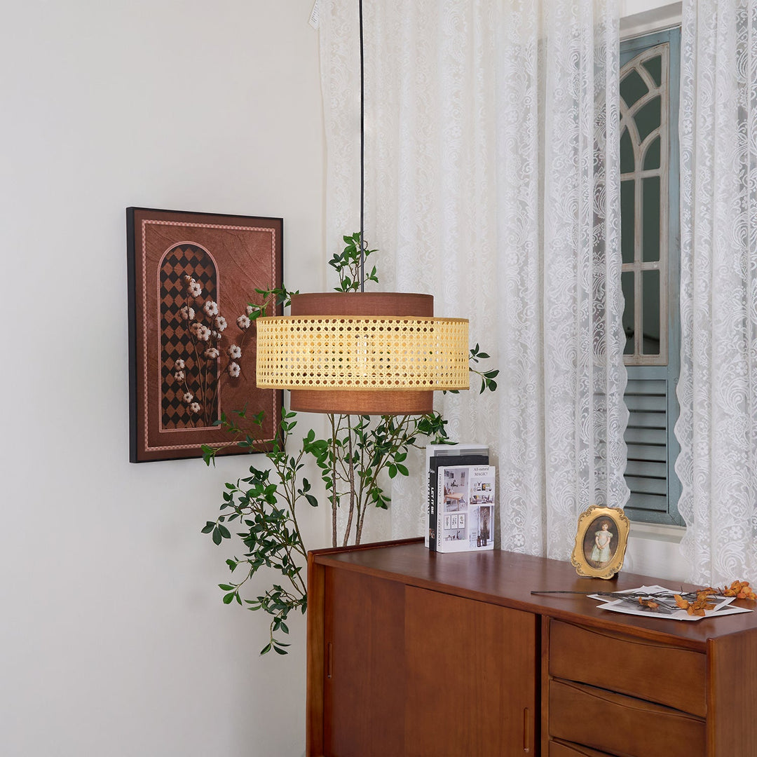 Lampa wisząca z abażurem w kształcie bębna