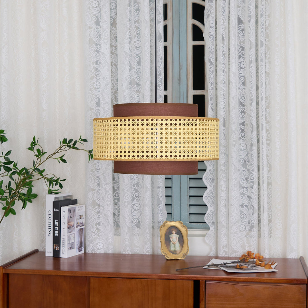 Lampa wisząca z abażurem w kształcie bębna