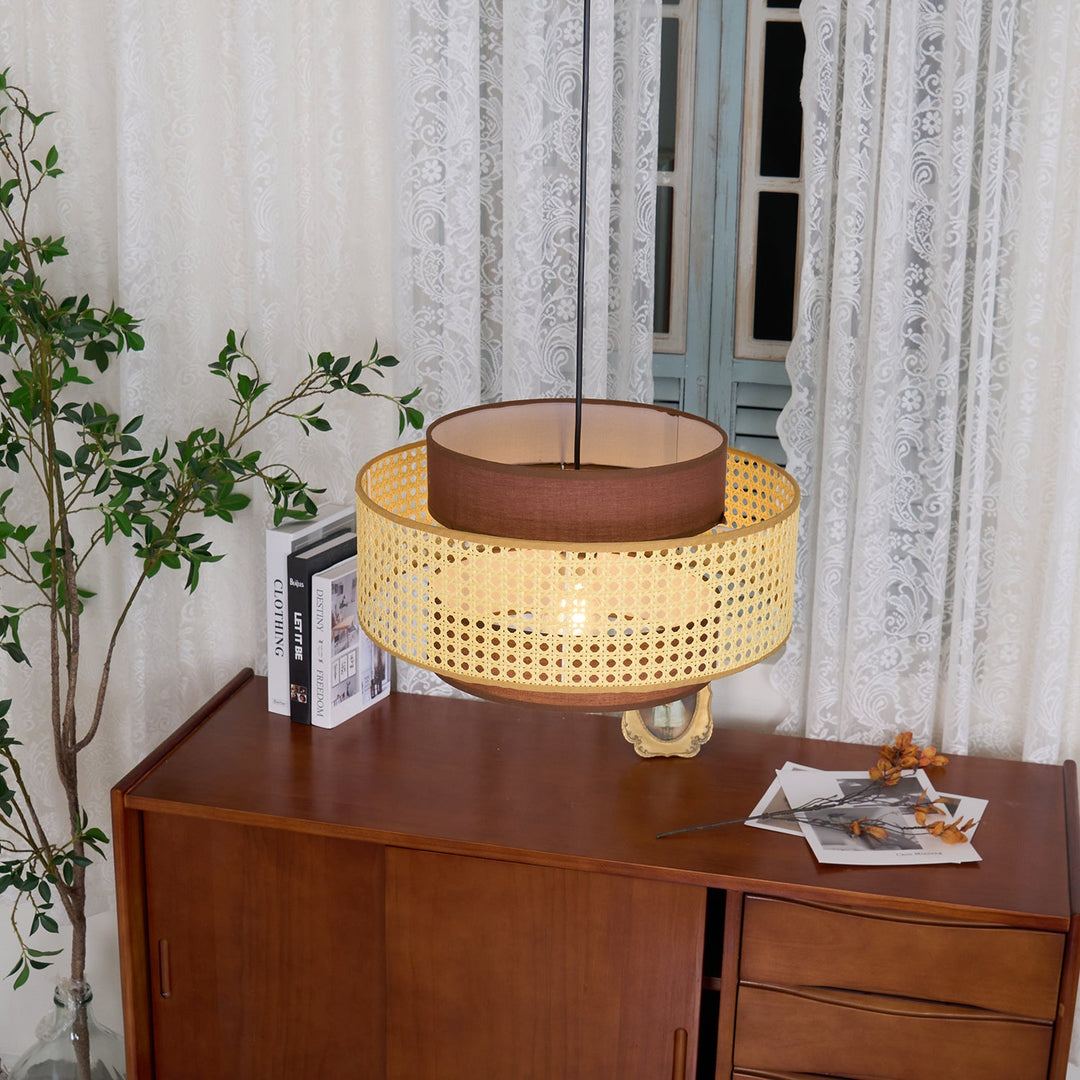 Lampa wisząca z abażurem w kształcie bębna