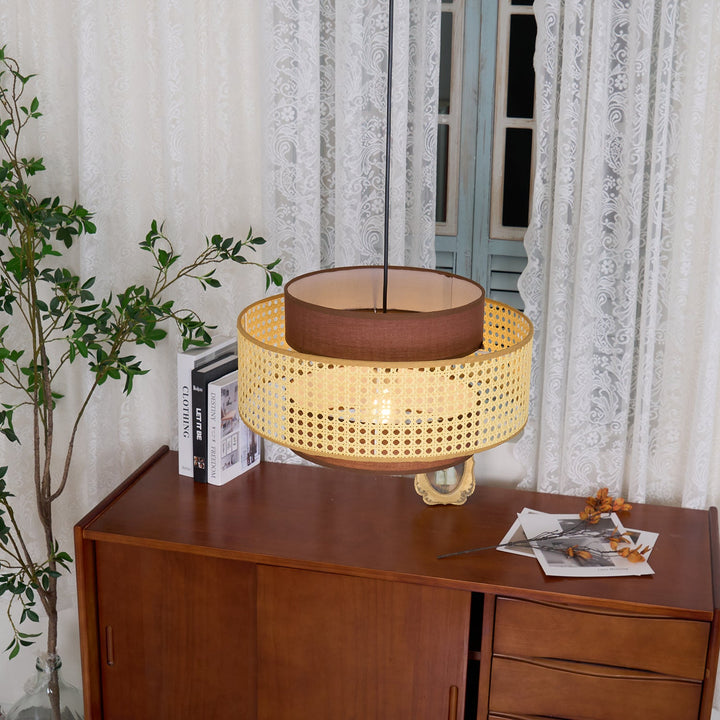 Lampa wisząca z abażurem w kształcie bębna
