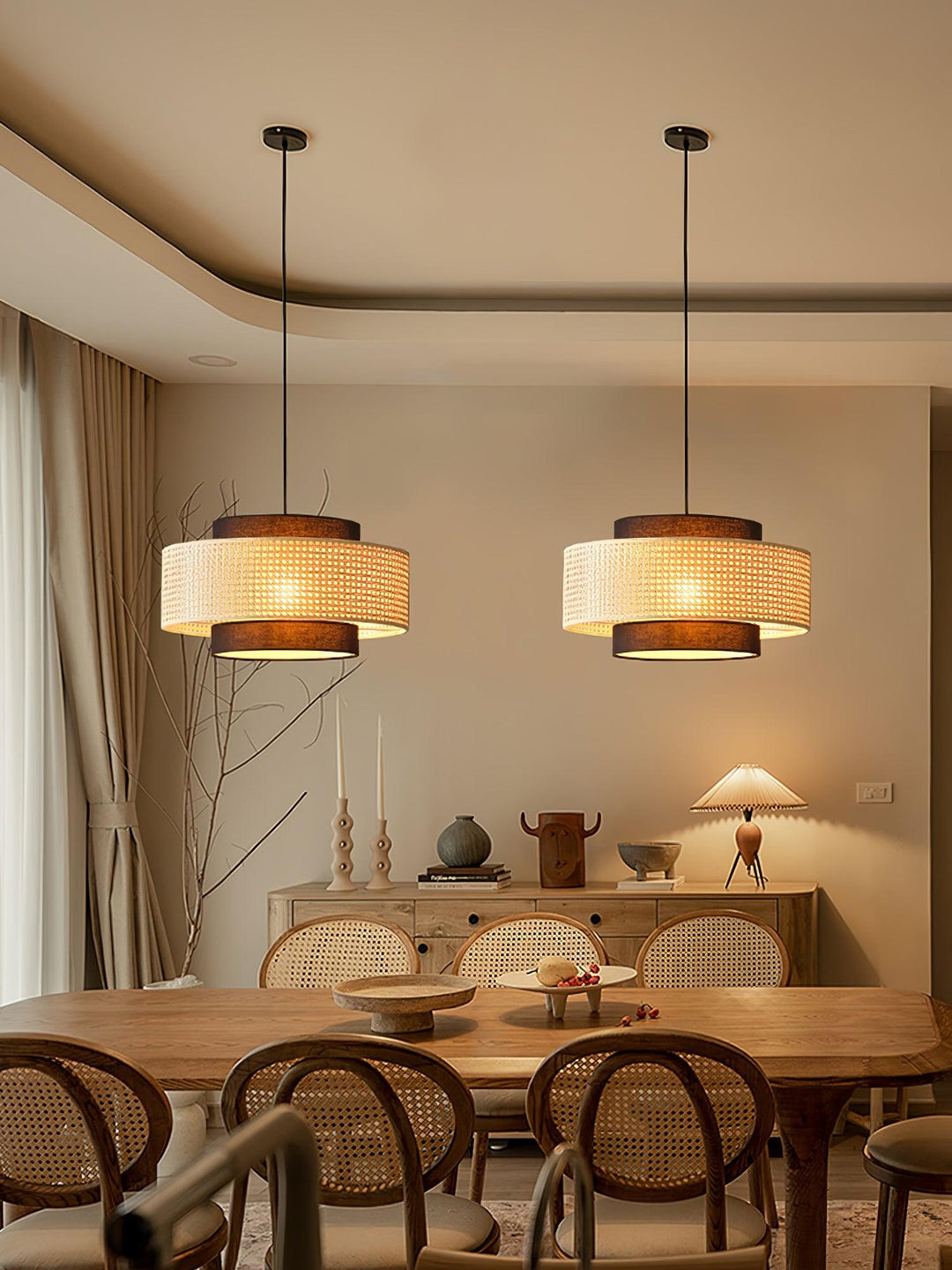 Lampa wisząca z abażurem w kształcie bębna