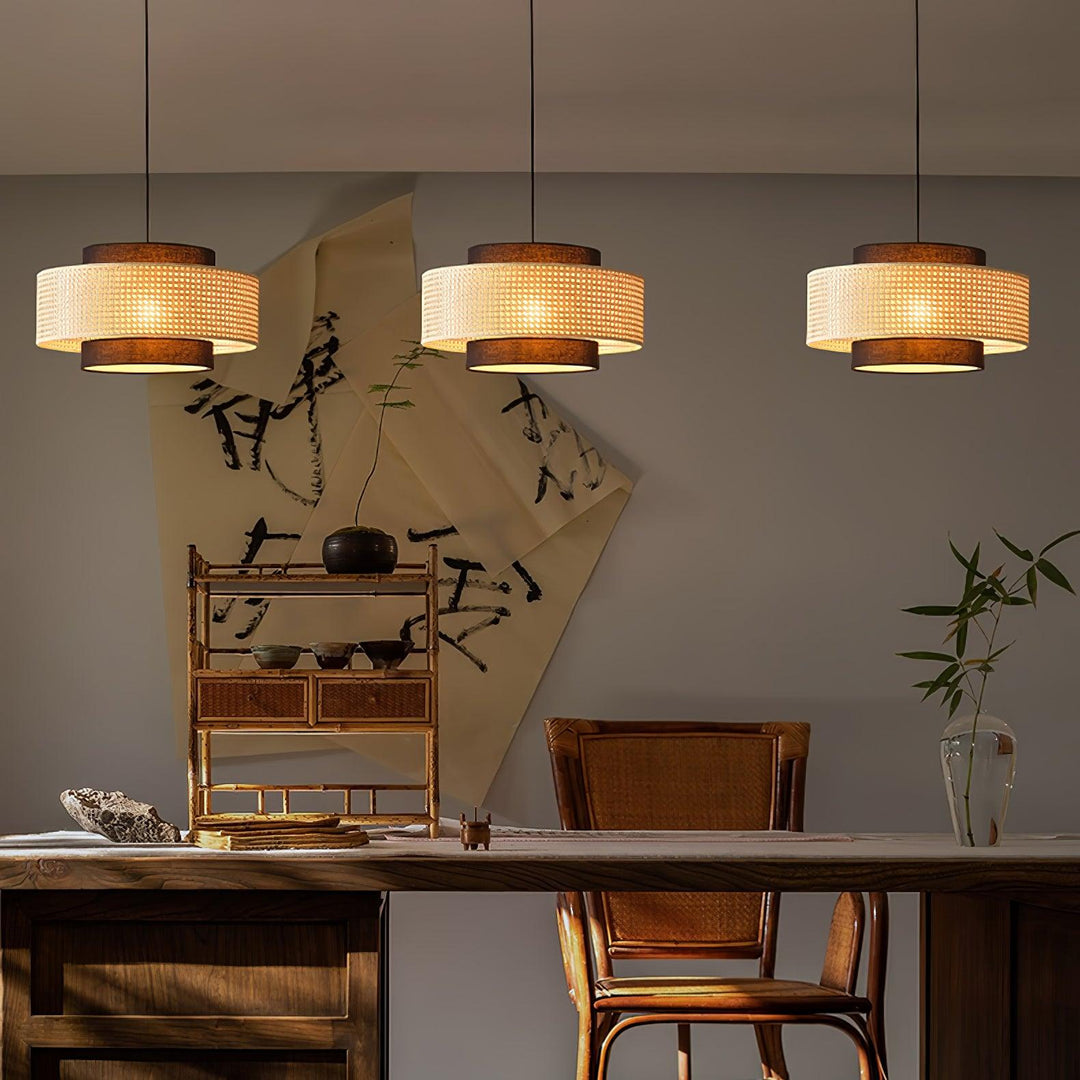 Lampa wisząca z abażurem w kształcie bębna
