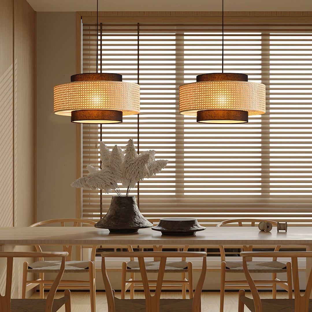 Lampa wisząca z abażurem w kształcie bębna